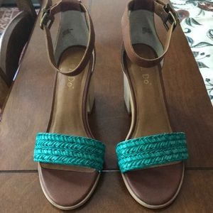NEW turquoise Anthropologie sandals -free shoe bag